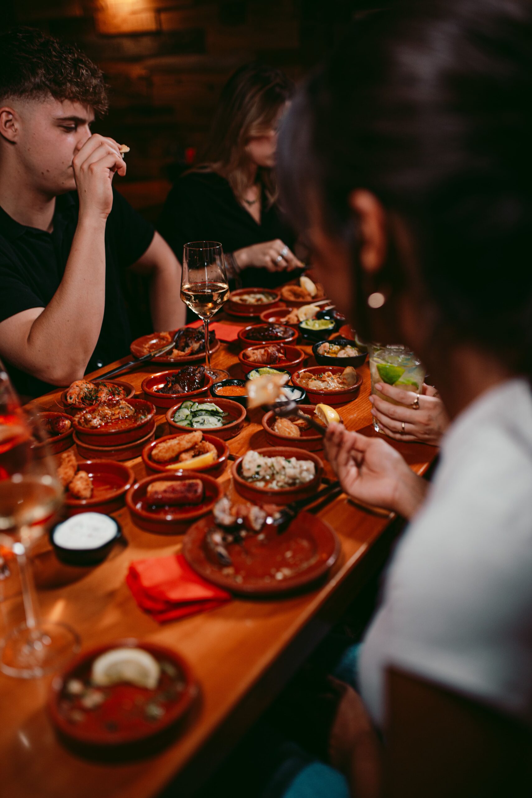 Tapas Dortmund Tisch mit vielen kleinen Gerichten